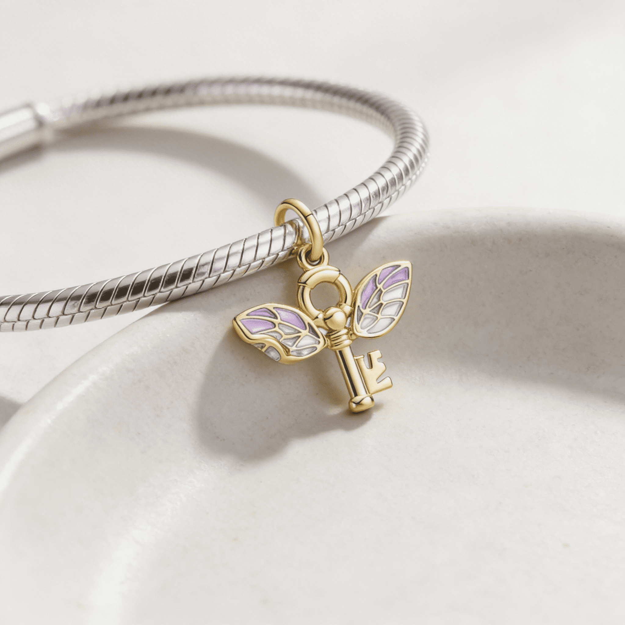 Charm compatibil cu bratara Pandora, model cu Cheie si Aripi de Fluture Colorate - imagine 2